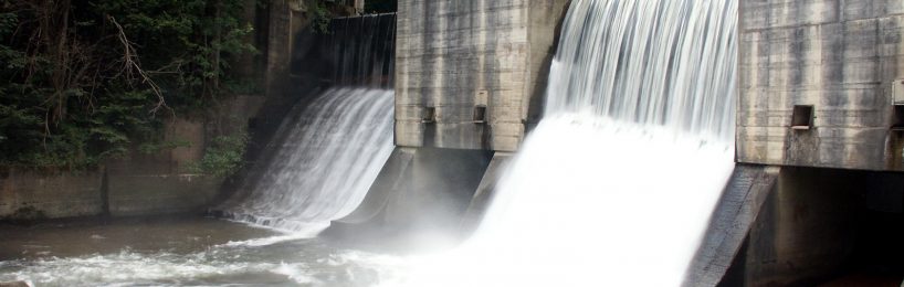 Erneuerbare Energie für Unternehmen Flusskraftwerk
