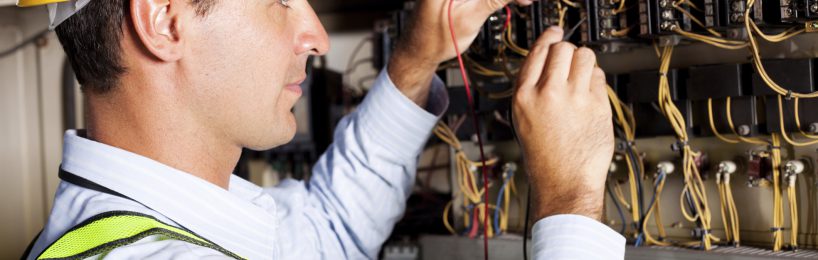 DGUV Vorschrift 3 – Elektrische Anlagen und Betriebsmittel Elektrofachkraft bei der Arbeit