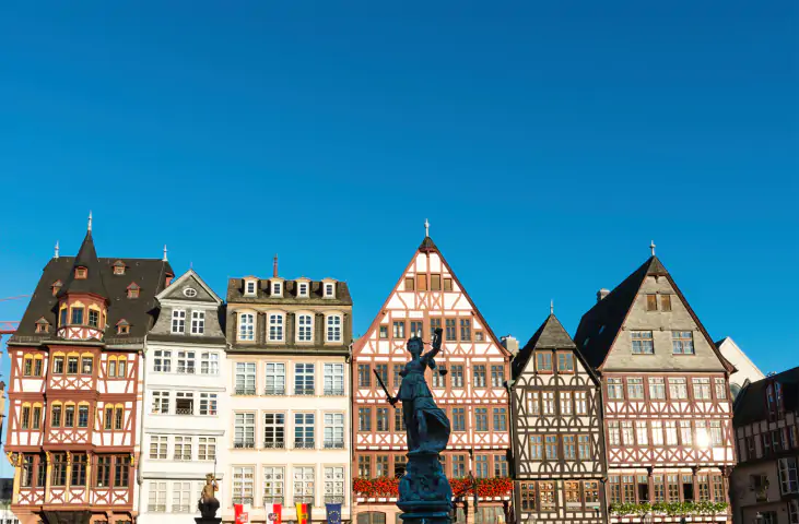 Frankfurter Römerberg mit Rathaus