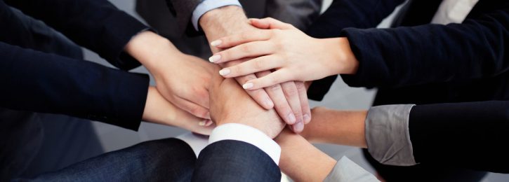 Diversität im Rathaus – vom bunten Haufen zum leistungsstarken Team Menschen reichen die Hände