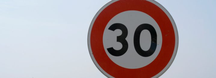 Tempo-30-Schild