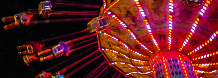 Ortsansässigkeit als Kriterium für die Zulassung zu einem Schützenfest Karusell bei Nacht