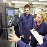 Mitarbeiter von Fremdfirmen in einem Unternehmen der Elektrotechnik