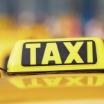 gelb-schwarzes Taxischild
