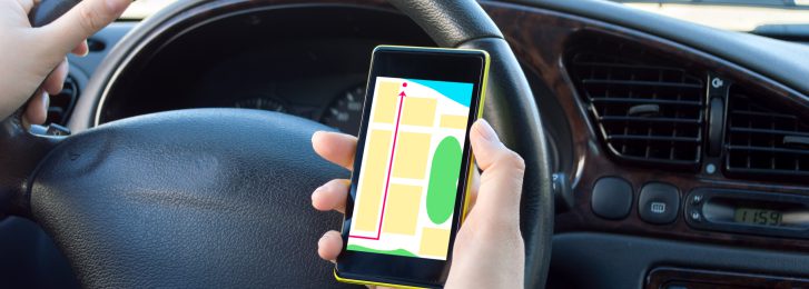 Neue Urteile zur Nutzung von Mobiltelefonen am Steuer Smartphone als Navigation