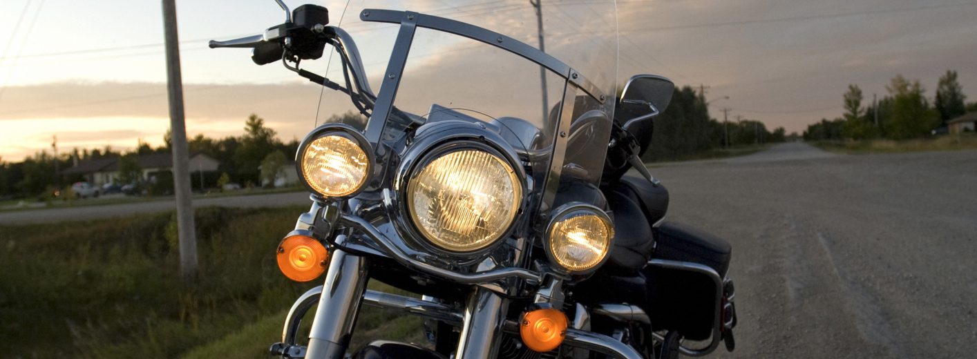 Die letzte Fahrt mit dem Motorrad Motorrad auf Landstraße