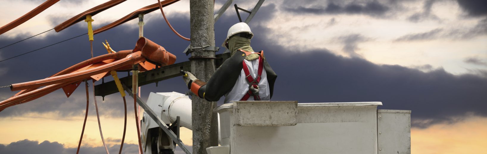 Arbeiten auf hoch gelegenen Arbeitsplätzen: Was Sie beachten sollten Arbeiten auf hoch gelegenen Arbeitsplätzen