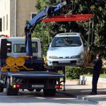 Abschleppen bei offenem Autofenster