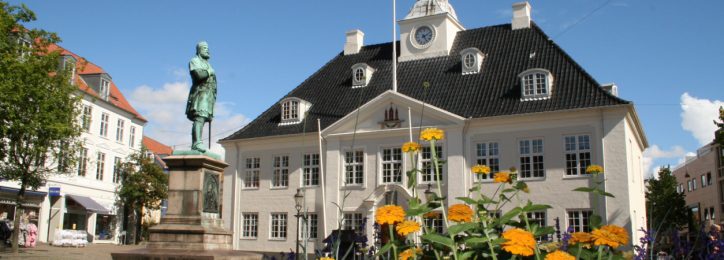Quo vadis, Kommune? Wie Sie Ihre Kommune beschreiben und auf 2016 ausrichten Dorfplatz