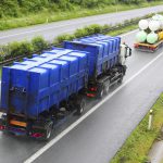 Fahrer von Gefahrguttransporten wie auf diesem Bild brauchen einen entsprechenden ADR-Schein.
