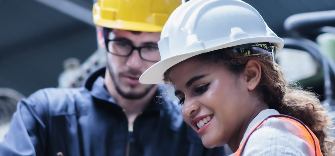 Schutzausrüstung für das Arbeiten unter Spannung