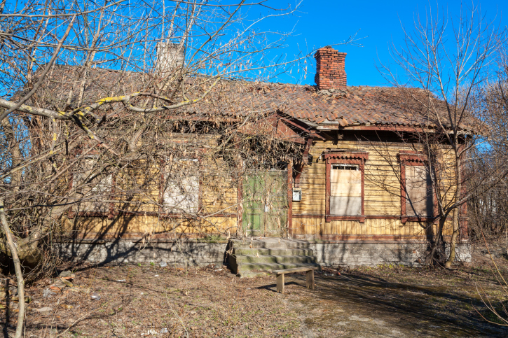 Gesetz zum Beseitigen gefährlicher Schrottimmobilien weitgehend unbekannt Ruine