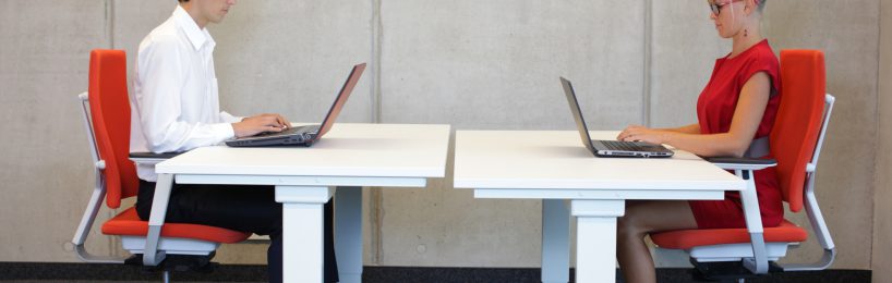 Gesund arbeiten im Büro – Arbeitsplatz rückengerecht einrichten Richtige Sitzhaltung