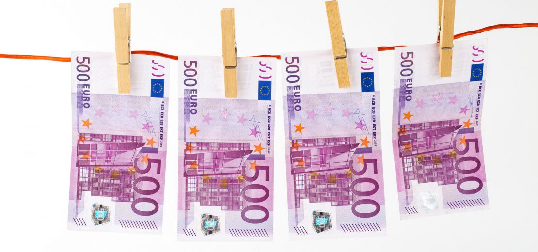 Bargeld auf der Wäscheleine