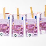 Bargeld auf der Wäscheleine