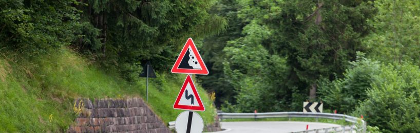 Steinschlaggefahr: Wie weit geht die Straßenverkehrssicherungspflicht? Straßenverkehrssicherungspflicht