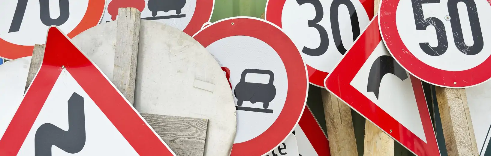 widersprüchliche Verkehrszeichen