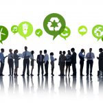 Betriebliches Umweltmanagement: Überblick über die Umweltmanagementsysteme Menschengruppe Recycling-Symbol