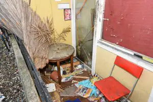 Unrat und Dreck, der Schädlingen eine neue Heimat gibt