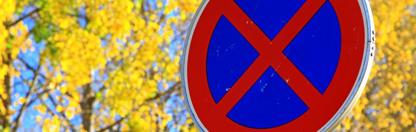 Parkverbot auf schmalen Straßen wegen Tiefgaragenausfahrt? Parkverbot schmale Straße