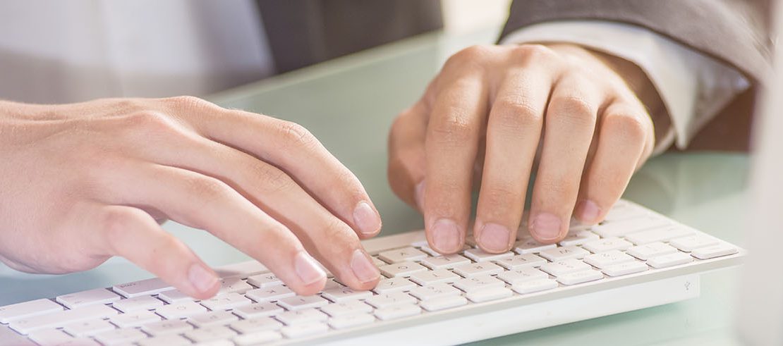 Digitalisierung, Hände an Tastatur