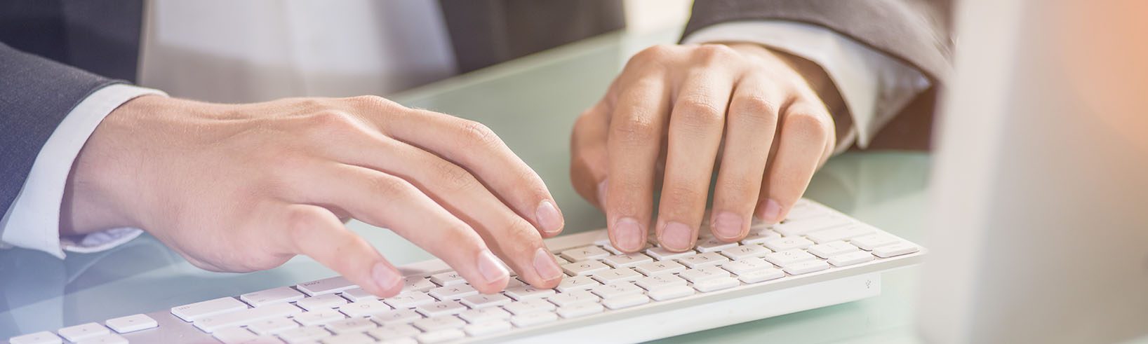 Digitalisierung, Hände an Tastatur