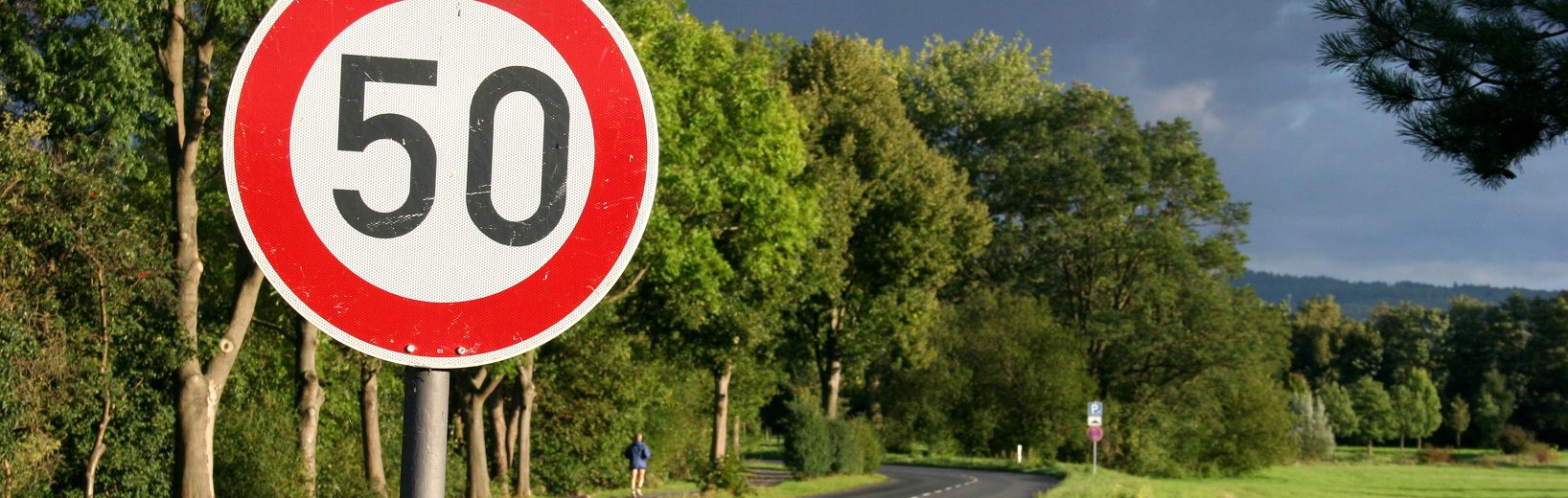 Streckenbezogene Geschwindigkeitsbeschränkung gilt nur für angezeigte Gefahr Streckenbezogene Geschwindigkeitsbeschränkung gilt nur für angezeigte Gefahr