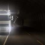 Lkw transportiert Gefahrgut in einem Tunnel, für die der TUnnelbeschränkungscode passend ist