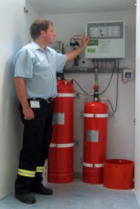 Brandbekämpfung für Elektrofachkräfte: FM 200-Löschanlage für einen Serverraum