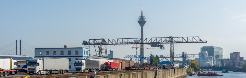 Neska im Düsseldorfer Hafen
