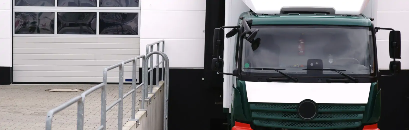 Be- und Entladen von Lkw durch den Fahrer Die meisten Lkw-Fahrer müssen Ihr Fahrzeug an der Rampe selbst entladen.