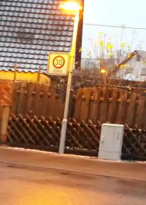 Verkehrszeichen falsch ausgerichtet