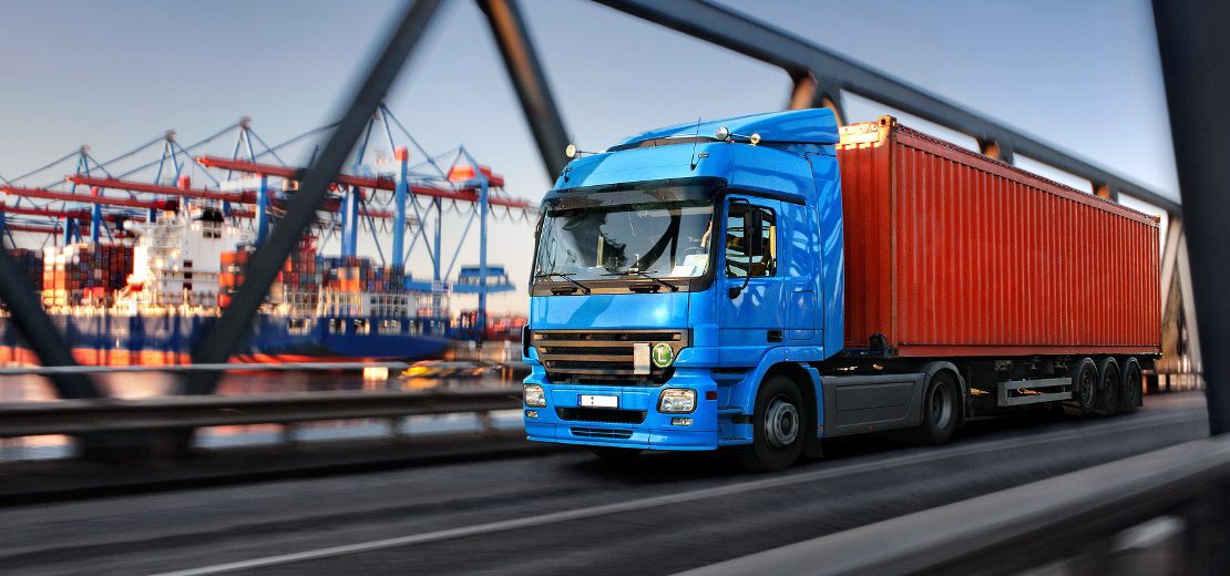 Für die anstehende Verteuerung von Lkw-Transporten gibt es mehrere Gründe: die steigende Nachfrage, die knapper werdende Kapazität, die gestiegenen Mautkosten und die steigenden Dieselpreise.