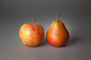 Der Vergleich von Äpfeln mit Birnen. Symbolbild, denn: Die Normalisierung von Energiekennzahlen ist wichtig für aussagekräftige Vergleiche