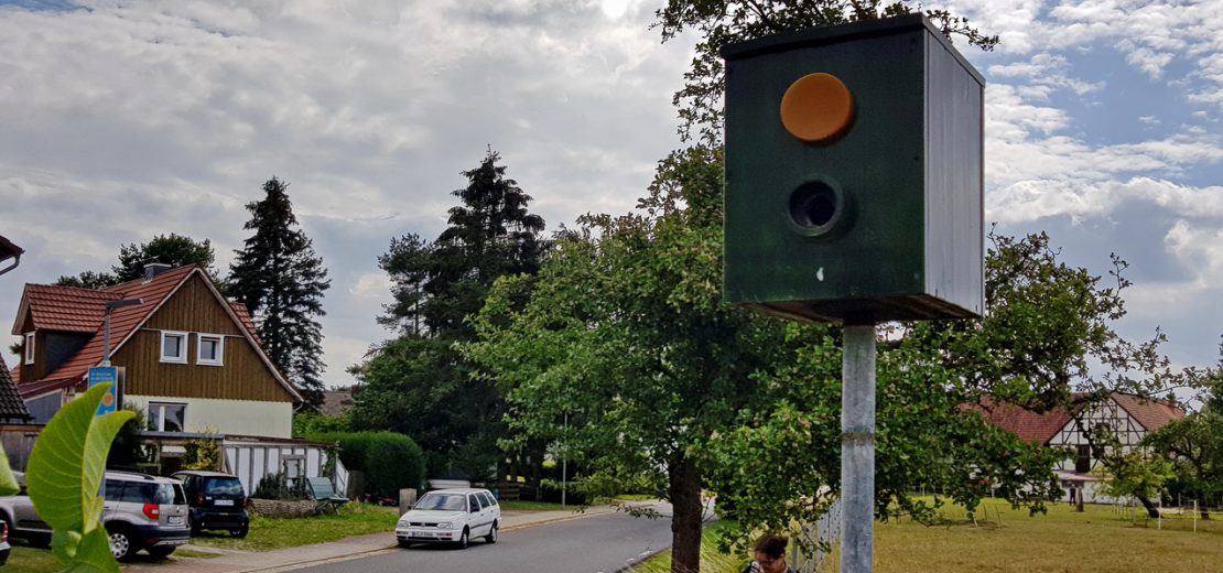 Blitzer-Attrappe Amtsanmaßung