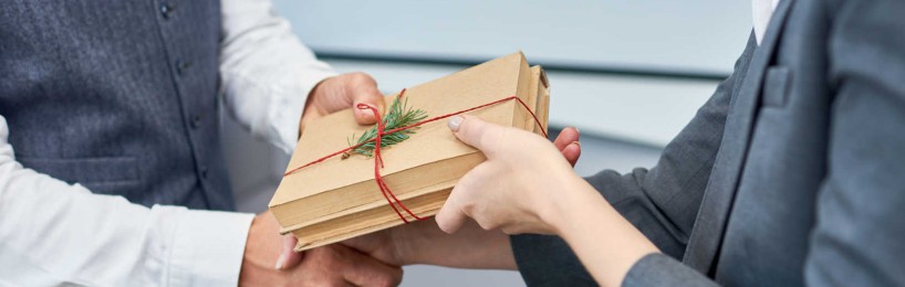 Besteuerung Von Geschenken An Arbeitnehmer Was Ist Zu Beachten Weka