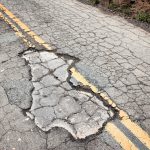 Zufahrt als Gemeindestraße Beschädigungen