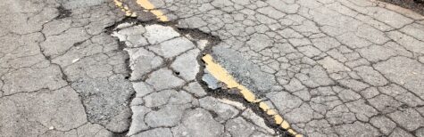 Zufahrt als Gemeindestraße: Muss Benutzer Beschädigungen reparieren?