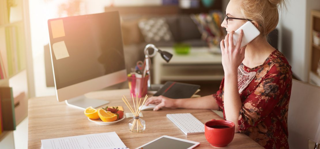 externer Bildschirm, extra Tastatur und extra Maus: Wichtige Voraussetzungen für den Arbeitsschutz im Homeoffice