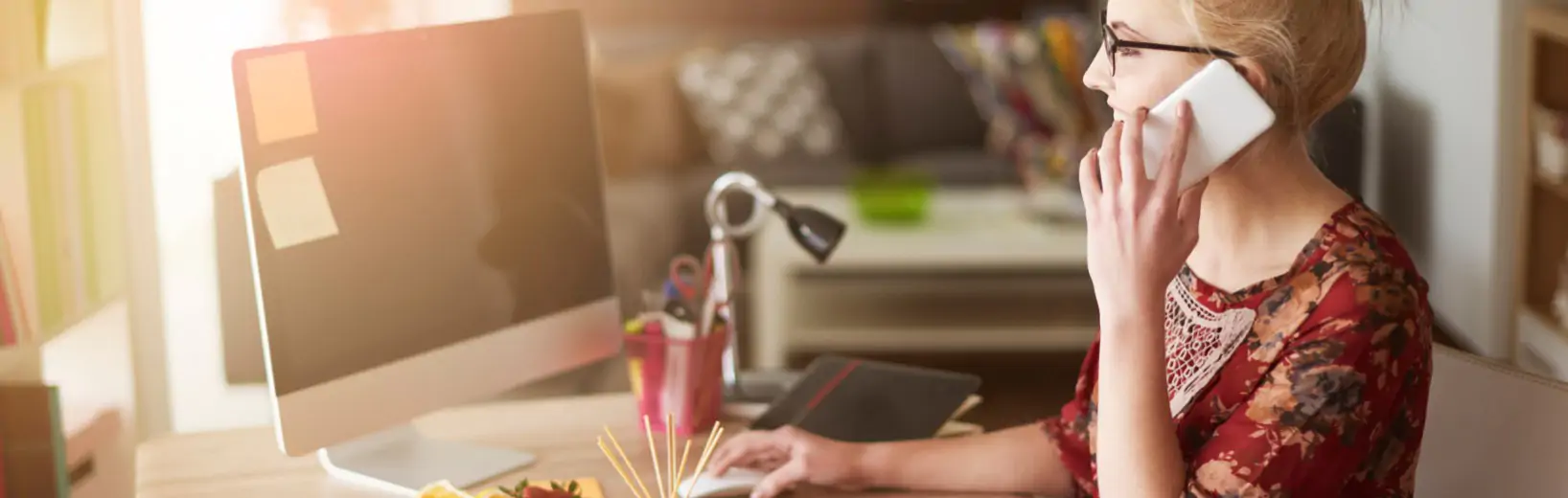 Arbeitsschutz im Homeoffice: Was Sie beachten müssen externer Bildschirm, extra Tastatur und extra Maus: Wichtige Voraussetzungen für den Arbeitsschutz im Homeoffice