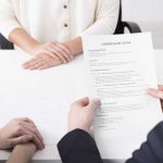 Warum sollten Arbeitgeber die Anfechtung eines Arbeitsvertrags der Kündigung vorziehen? Anfechtung Lebenslauf
