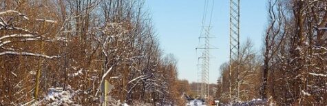 Winterdienst auf einem öffentlichen Feld- und Waldweg
