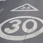 Geschwindigkeitsbegrenzung mit Zusatzzeichen