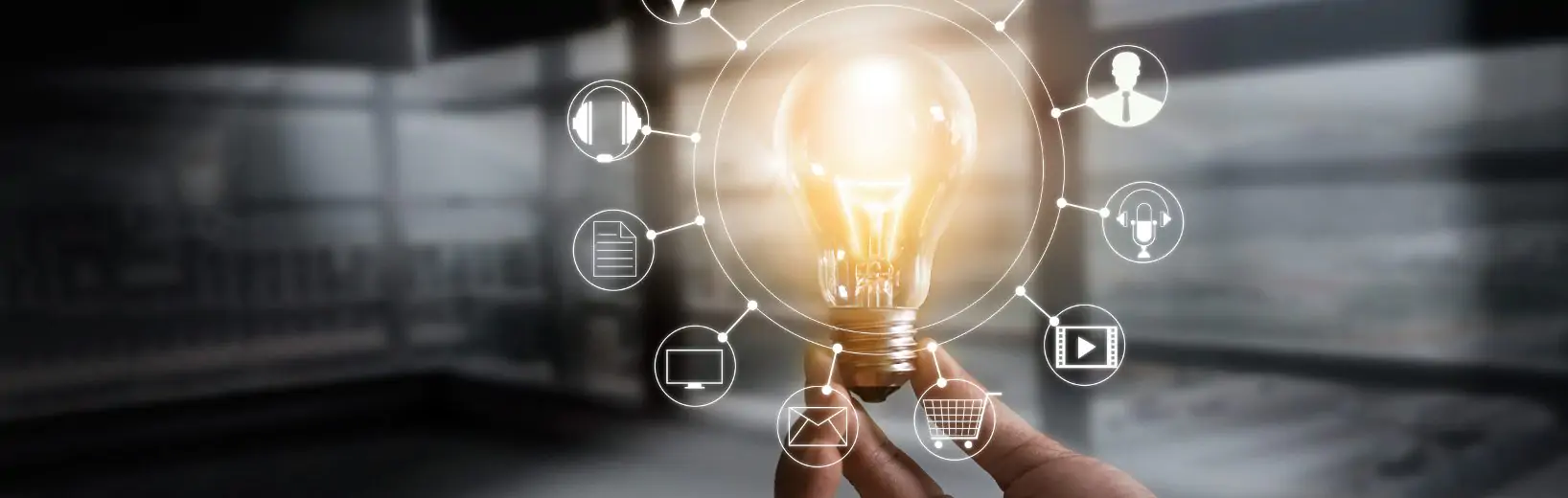 Wie eine Energiemanagement-Software dem Energieteam hilft Energie im Zentrum, Funktionen der Energiemagement-Software rings herum