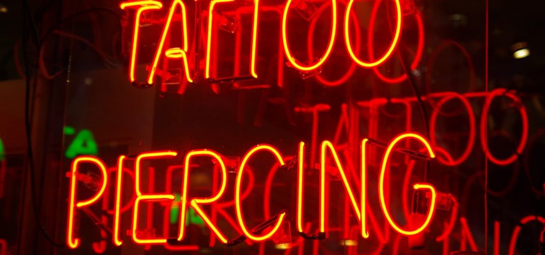 Schließen von Tattoo- Piercingstudios