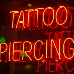 Schließen von Tattoo- Piercingstudios