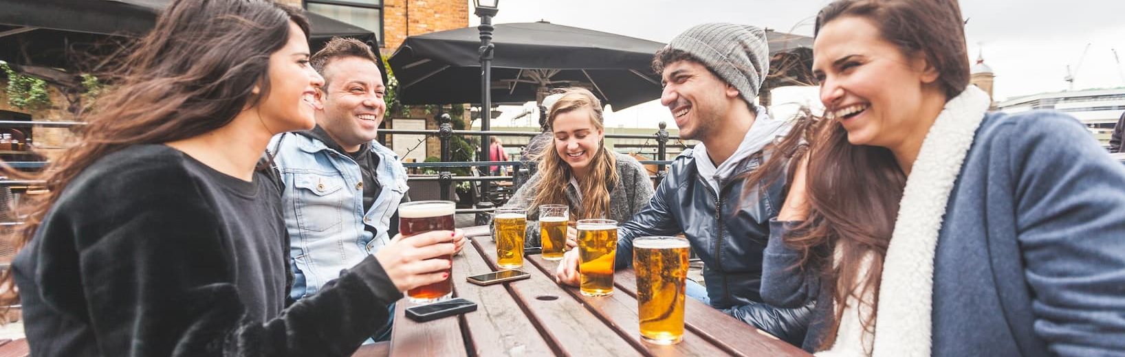 Außenbewirtschaftung von Bars und Kneipen: Abgabe von Getränken wieder zulässig Außenbewirtschaftung Abgabe von Getränken