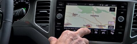 Benutzen des Touchscreens während der Fahrt verboten?