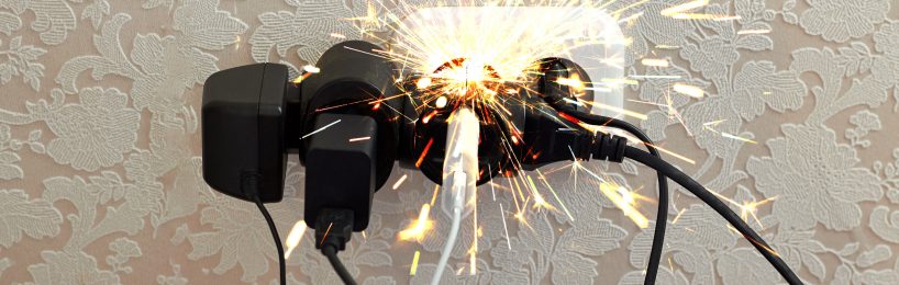 Brandschutz im Homeoffice: Eigentlich gar nicht so schwer Mehrfachsteckdose überlastet und brennt