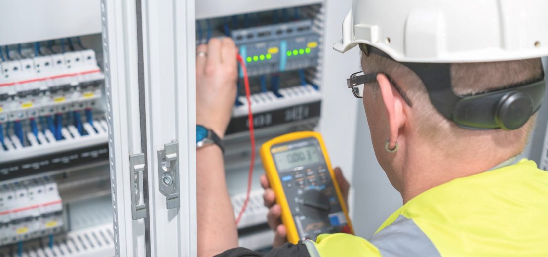 Mit welcher Ausbildung man Elektrofachkraft werden kann.